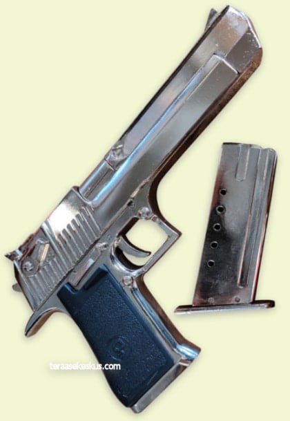 Desert Eagle Nickel Plated replica pistol