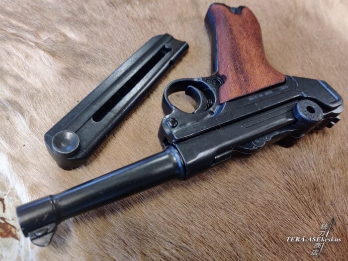 Luger P08 Parabellum replica pistol