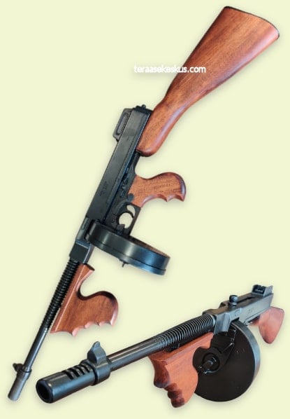 Thompson M1928A1 Tommy Gun replica