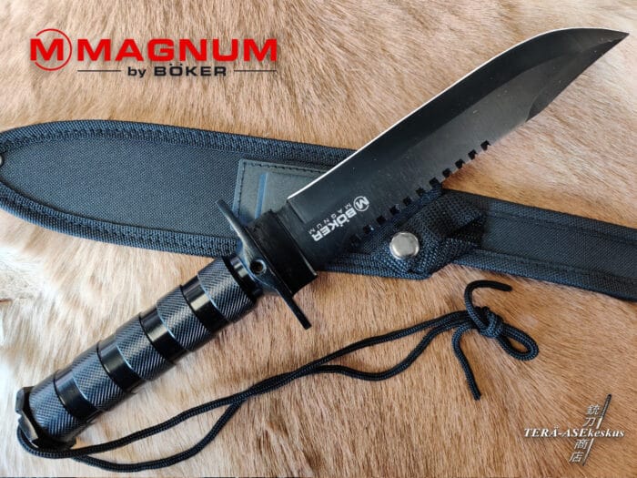Böker Magnum Survivalist outdoor knife