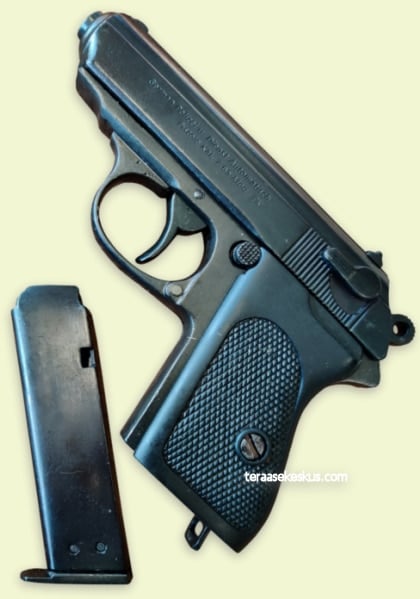 Walther PPK pistol firearm replica
