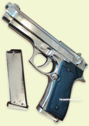 Beretta M92 Nickel replikapistooli ja asejäljetelmä