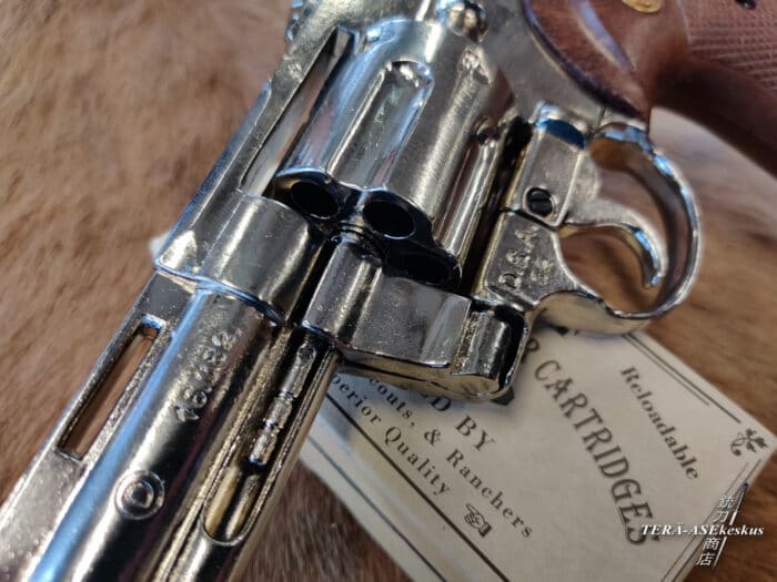 Colt Python 6" Nickel revolveri asereplika ja jäljitelmäase