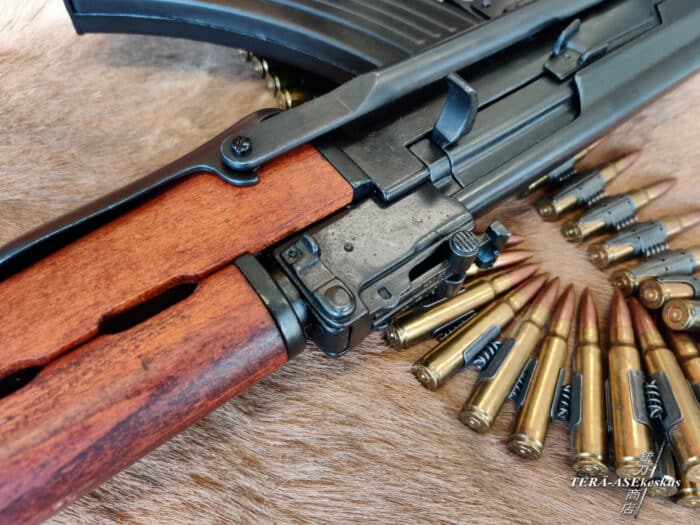 AK-47 Folding Stock Rifle taittoperäinen rynnäkkökivääri asereplika