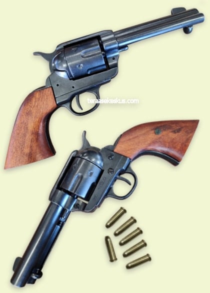 Colt Single Action Army 4 3/4" Black Edition replica firearm
