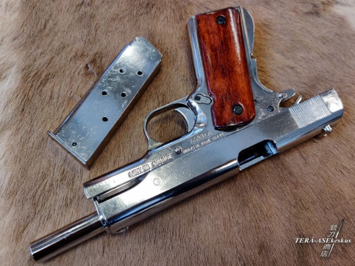 Colt Government M1911 A1 Nickel firearm replica