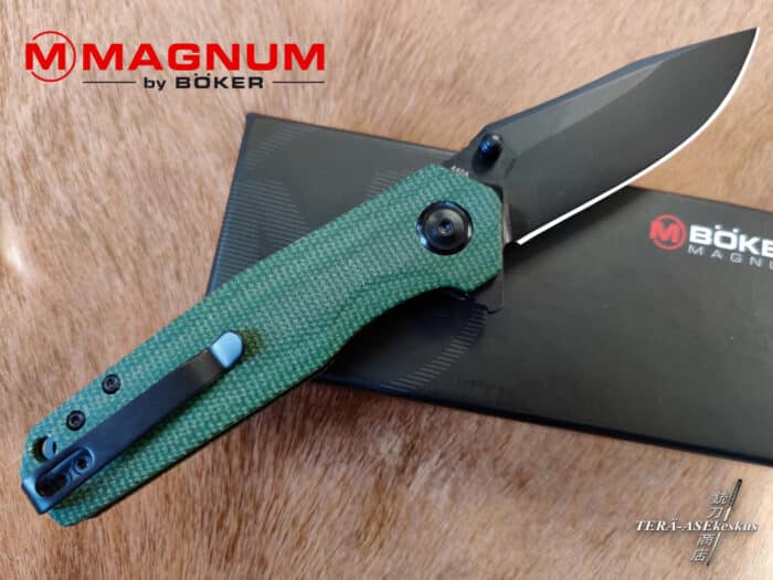 Böker Magnum Field Flipper folding knife