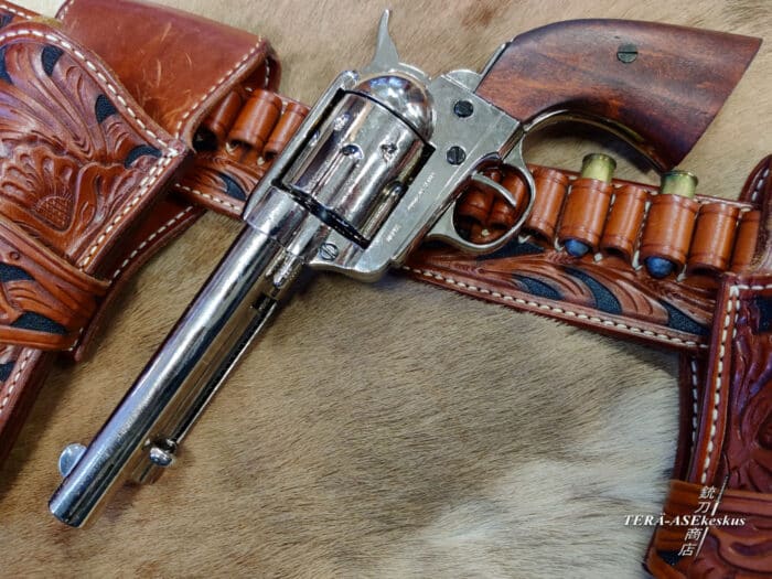 Colt Peacemaker Gunfighter Model asereplika revolveri ja jäljitelmäase